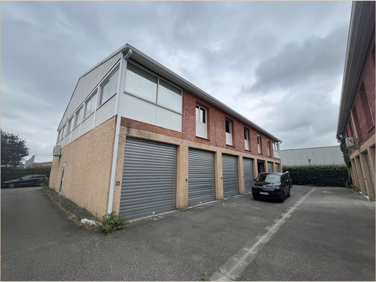 Local d'activités à louer, situé au coeur de la Z