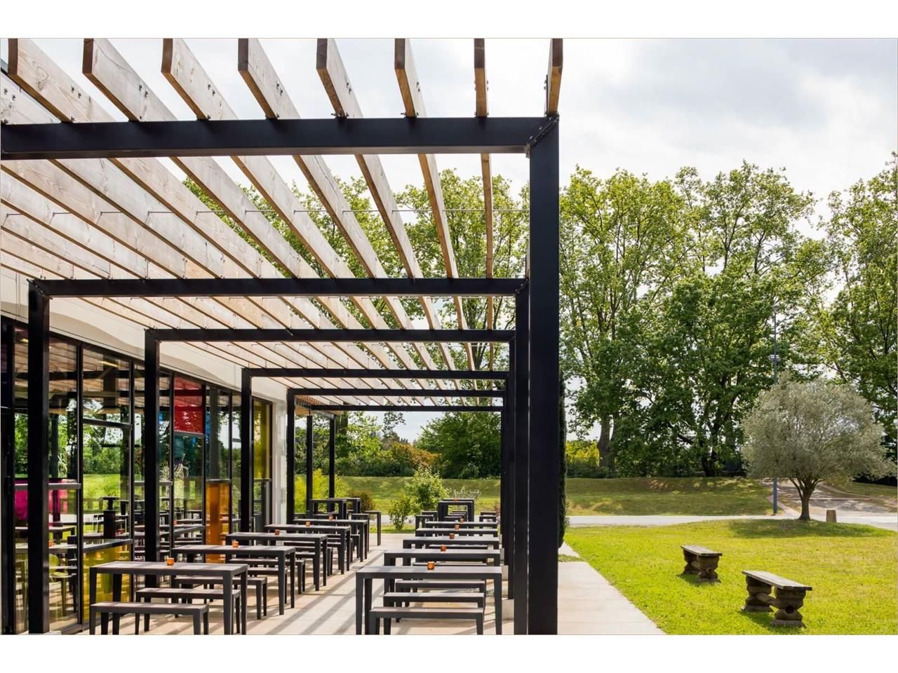 Nous vous proposons des bureaux neufs de grand st