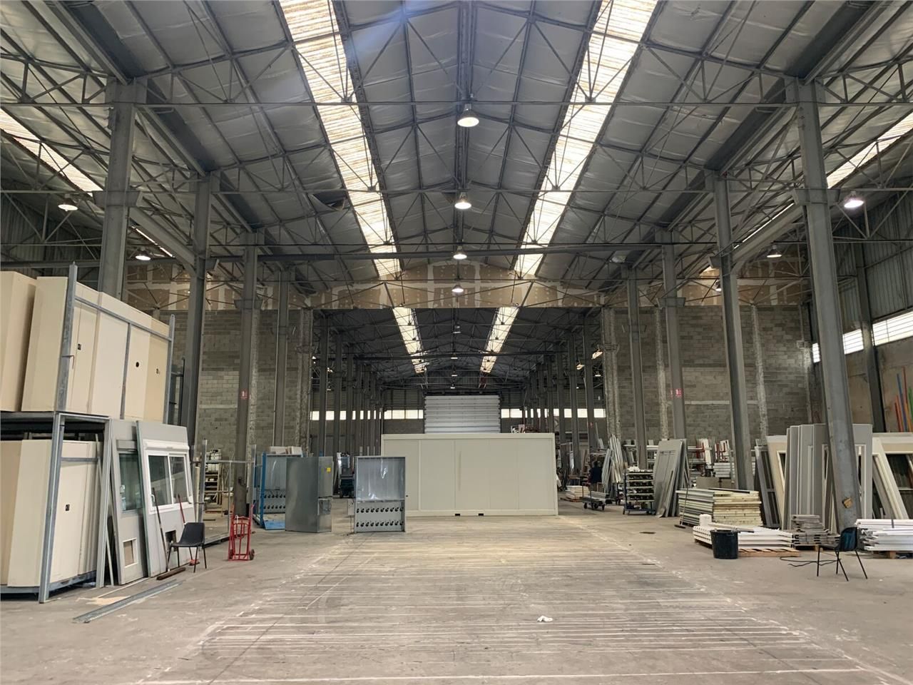 Bâtiment d'activités indépendant, idéalement situ