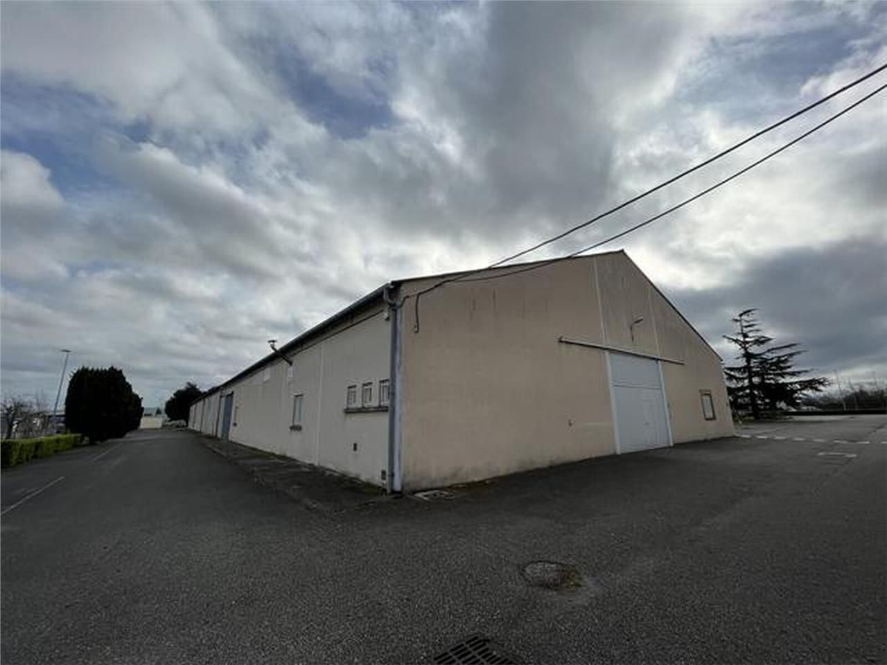 Locaux d'activités et de stockage à louer, idéale