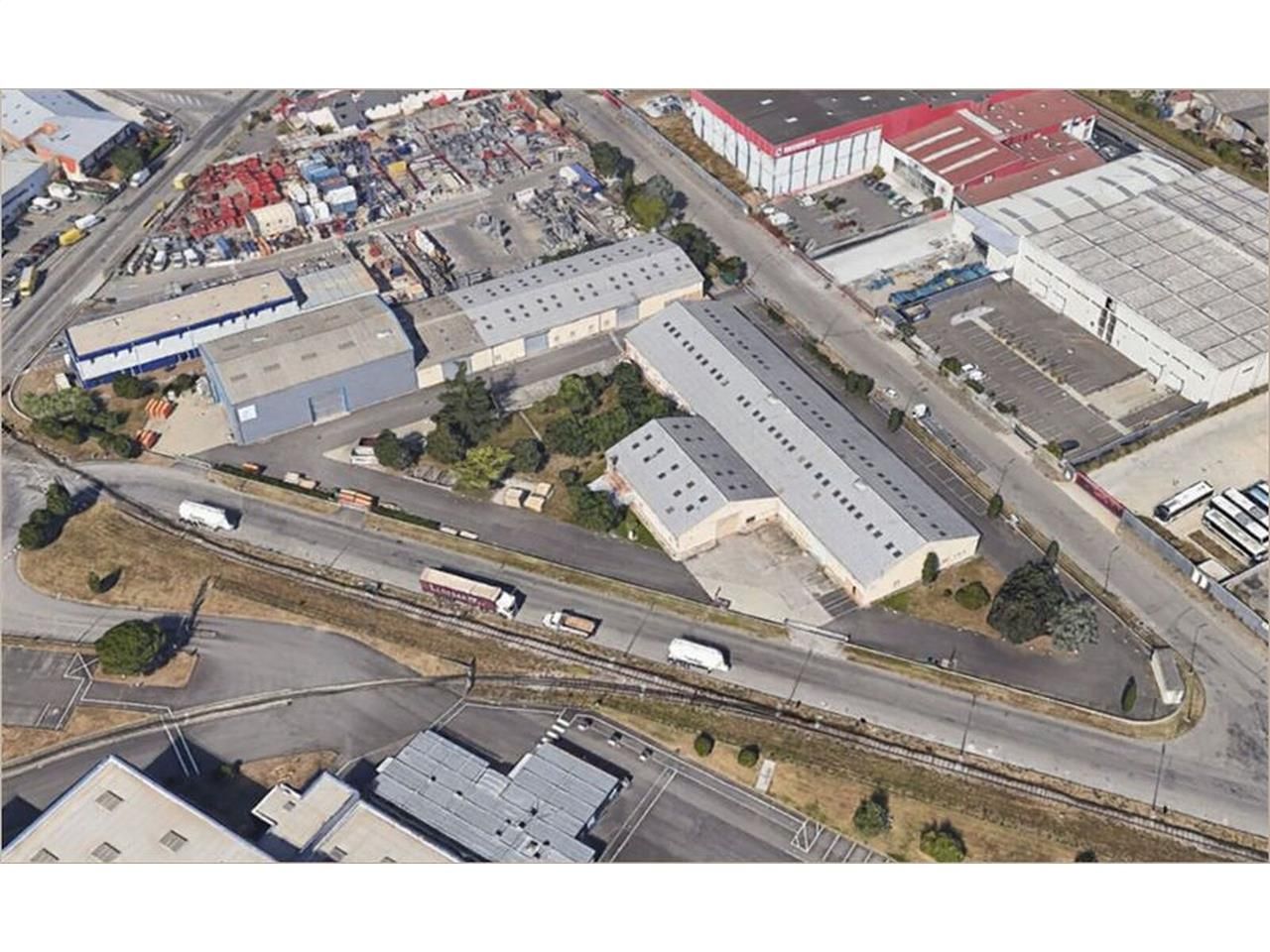 Locaux d'activités et de stockage à louer, idéale