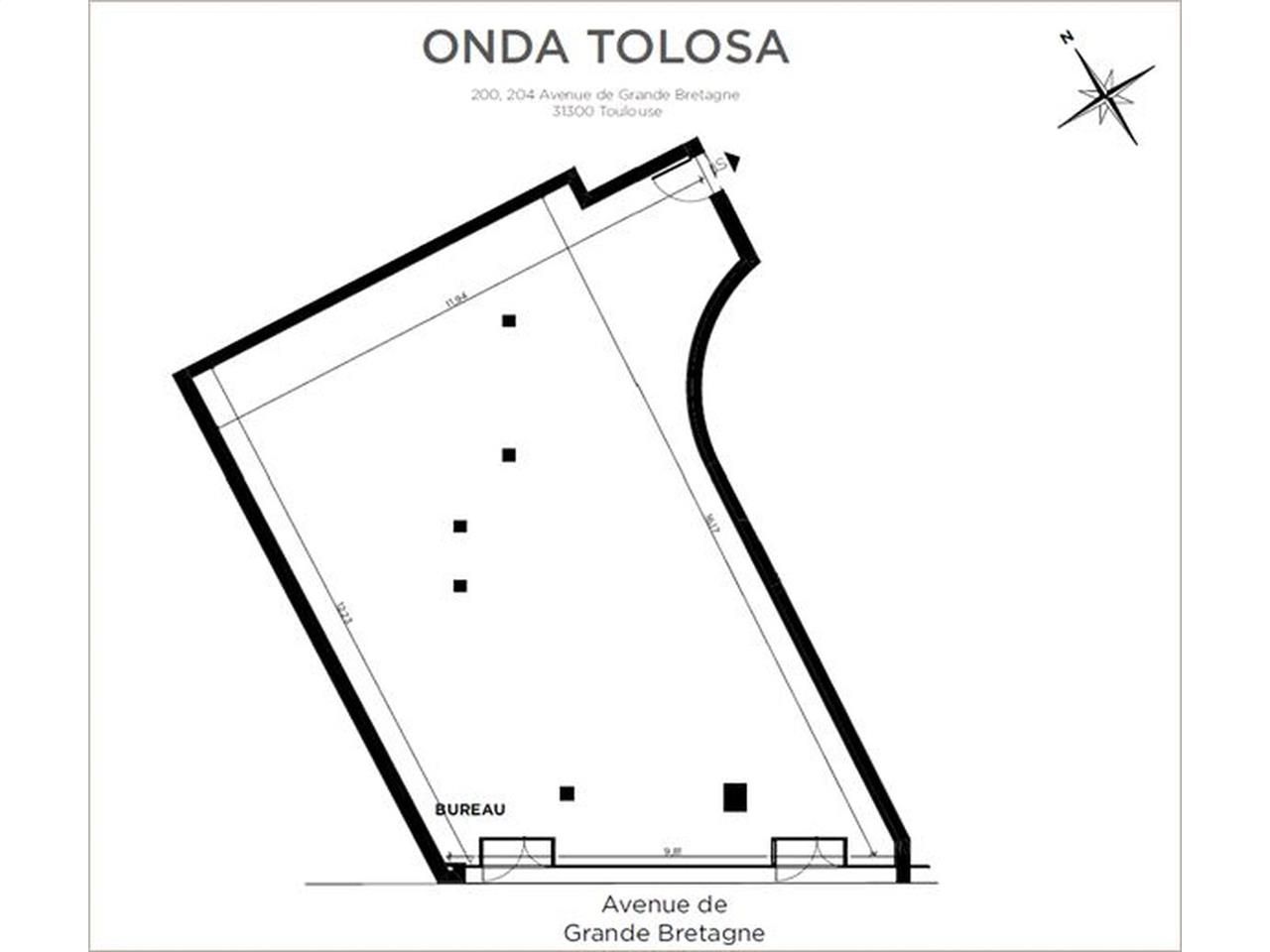 Local commercial neuf, à la vente, au coeur du qu