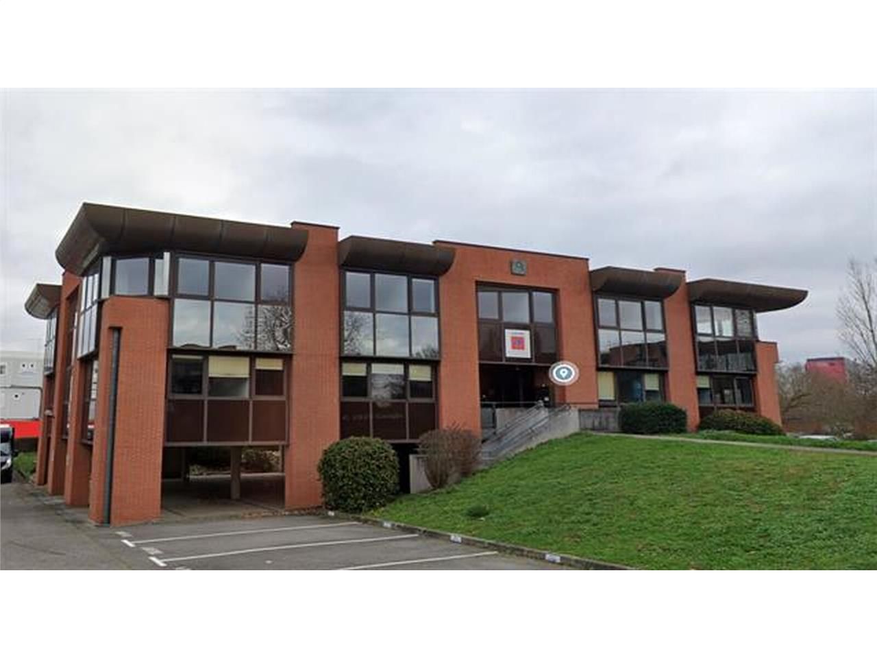 Immeuble à usage de bureaux à louer idéalement si