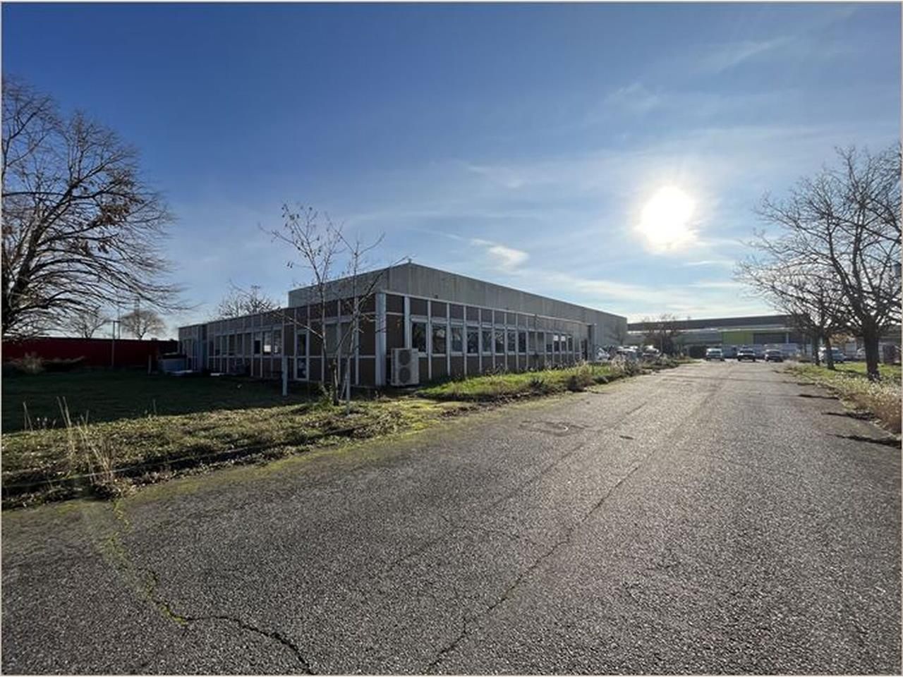 Bâtiment d'activités indépendant à vendre, idéale