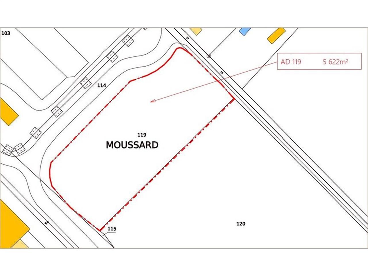 Sur un terrain de 5 622 m², situé à l'est de Toul