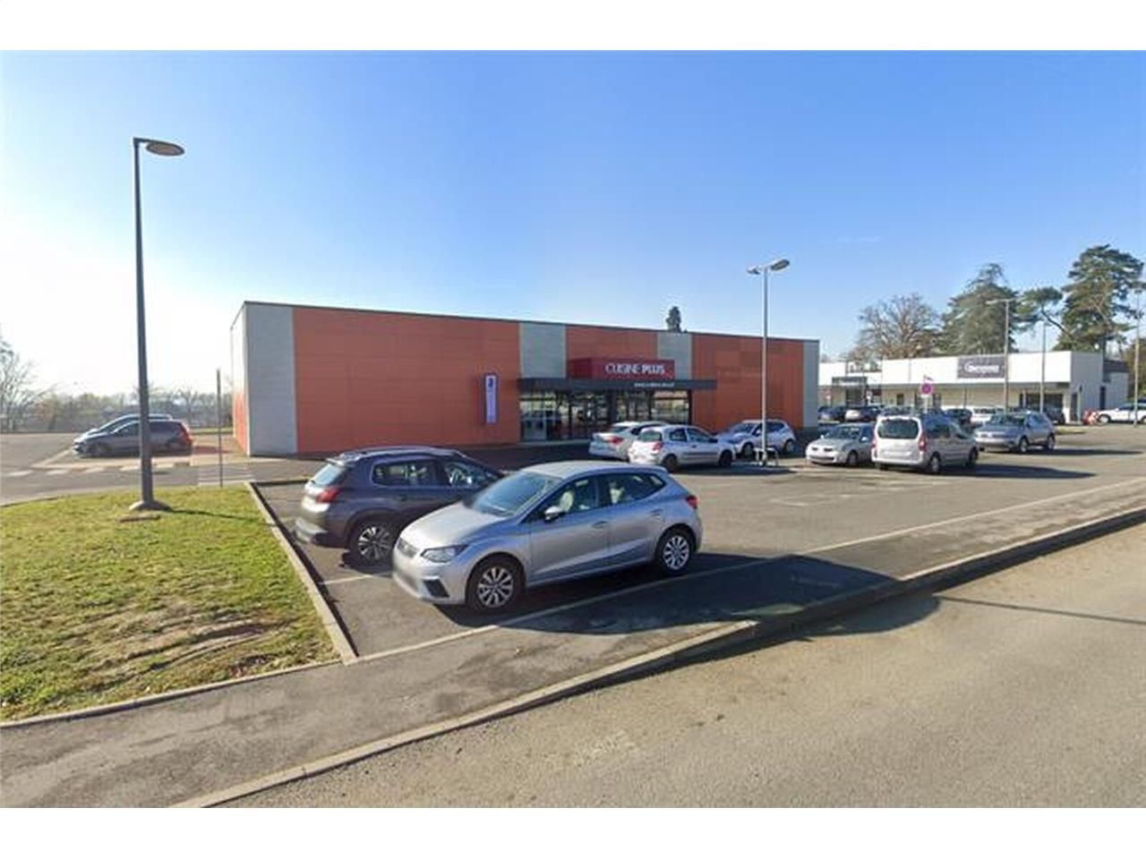 Local commercial indépendant à louer, centre comm