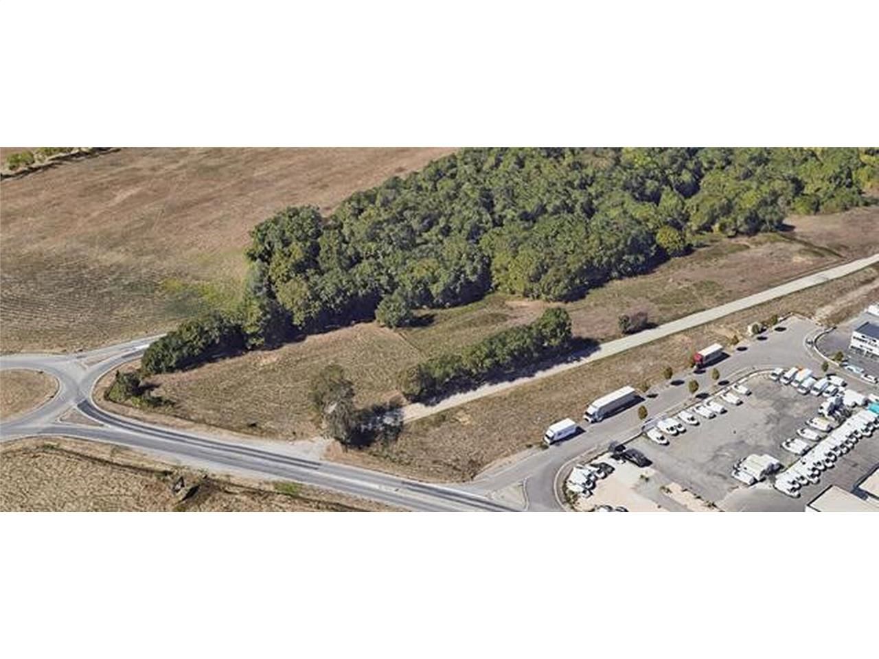 Terrain industriel à vendre, situé à l'ouest de T