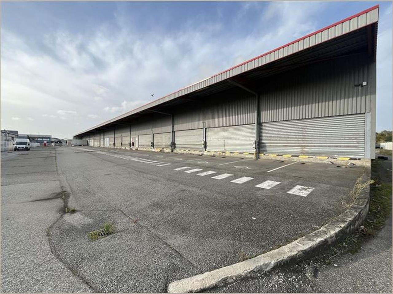 Messagerie à louer, idéalement situé au nord de T