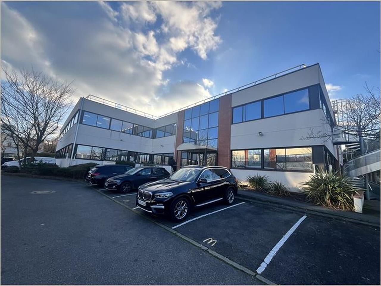 - A LOUER -   Immeuble indépendant à usage de bur