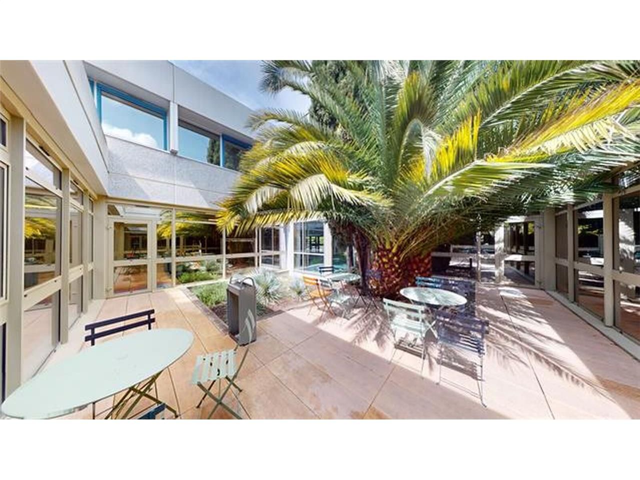 Au sein du parc d'activité Enova à Labège, nous a