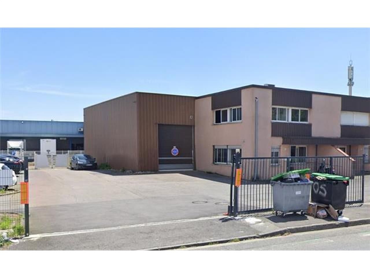 Local d'activités idéalement situé au nord de Tou