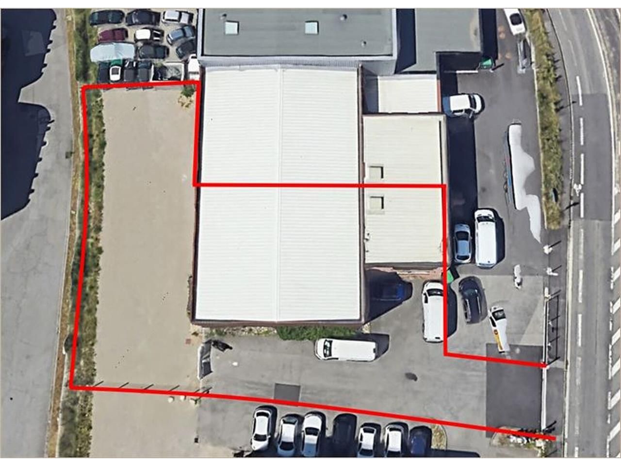 Local d'activités idéalement situé au nord de Tou
