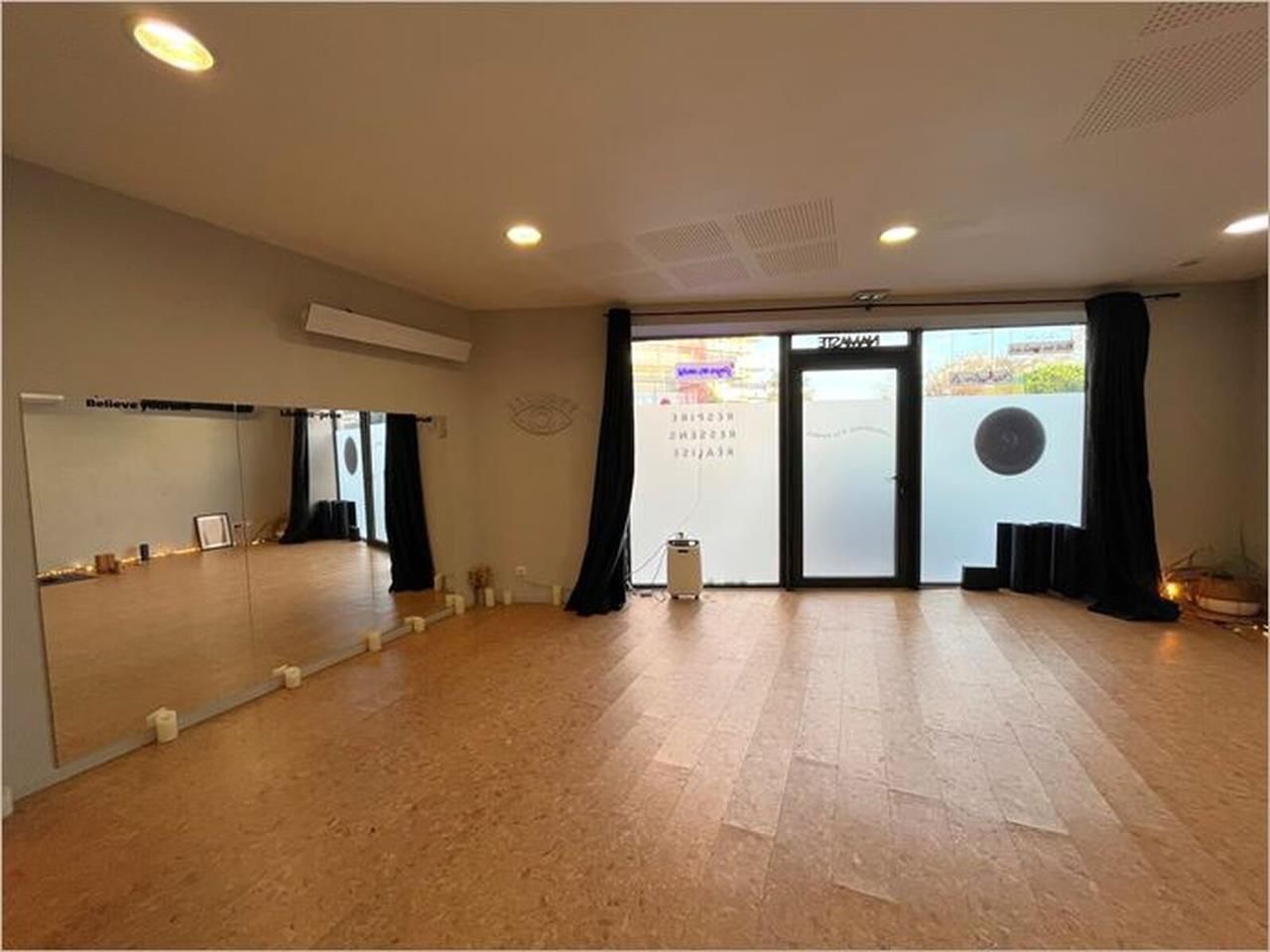 Local commercial à louer, offrant une excellente 