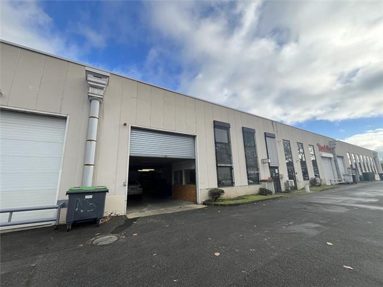 Local d'activités à louer, idéalement situé au co