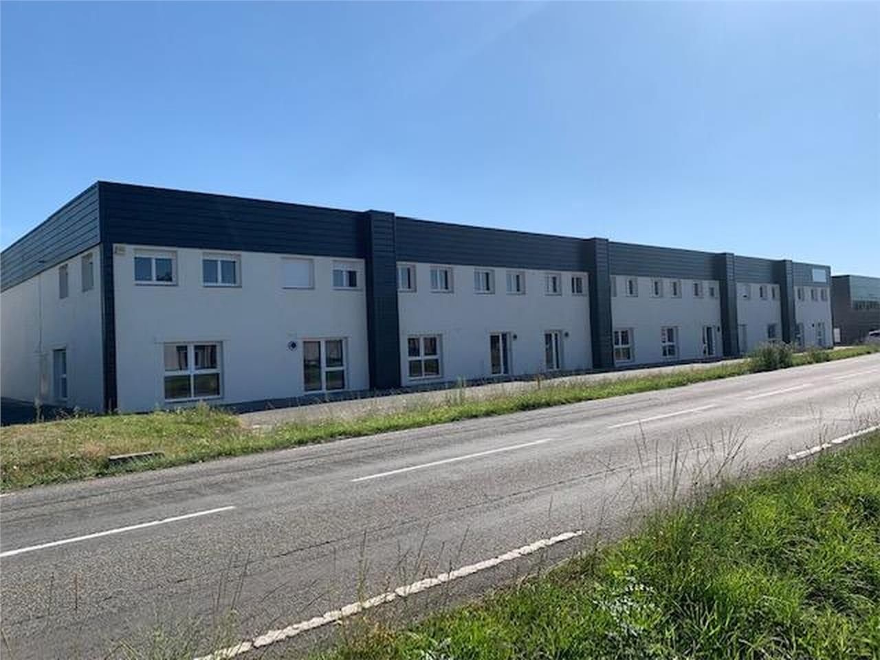 Local d'activités à louer, idéalement situé à l'e