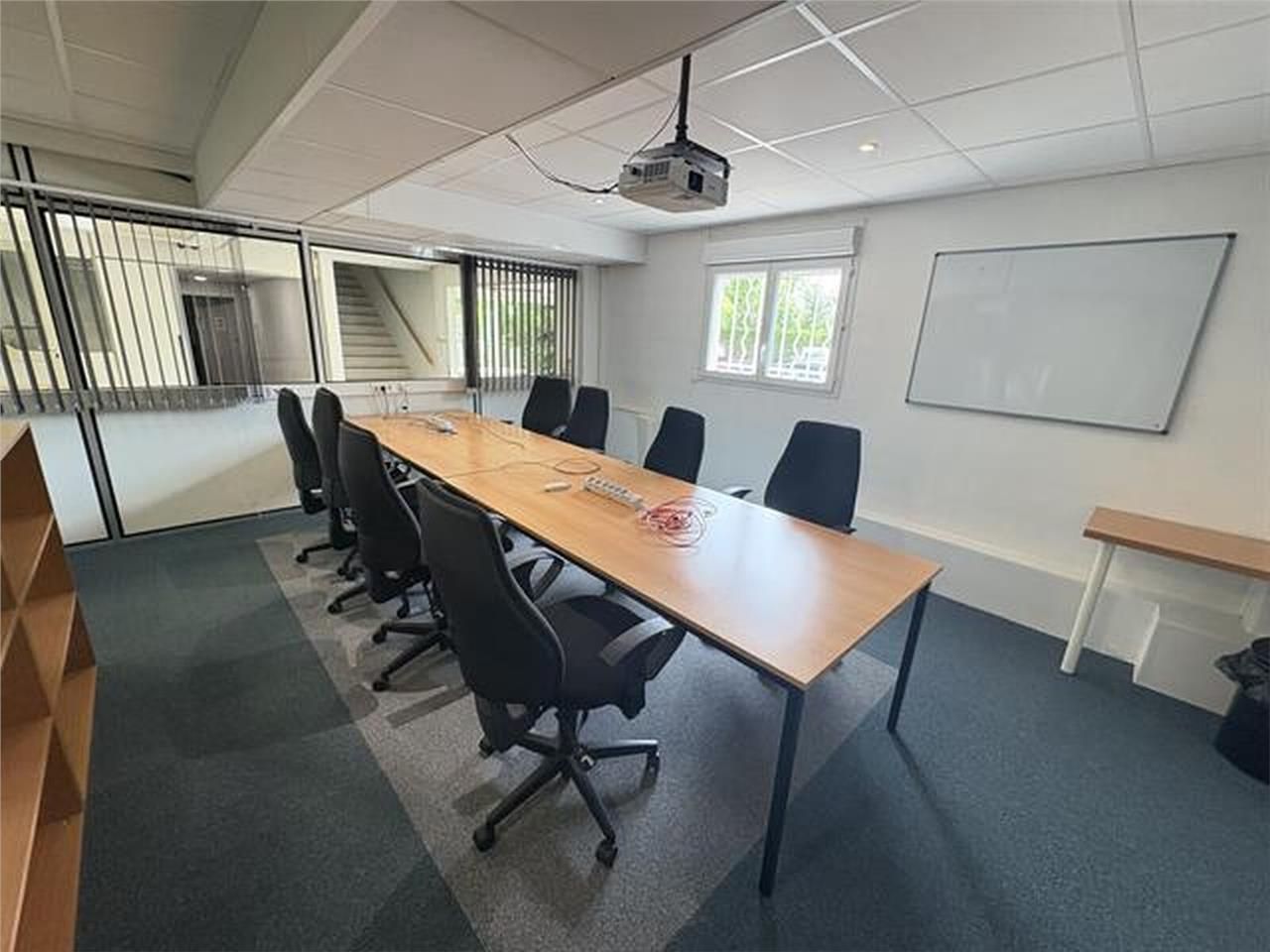 - A LOUER-   Surface à usage de bureaux d'une sup