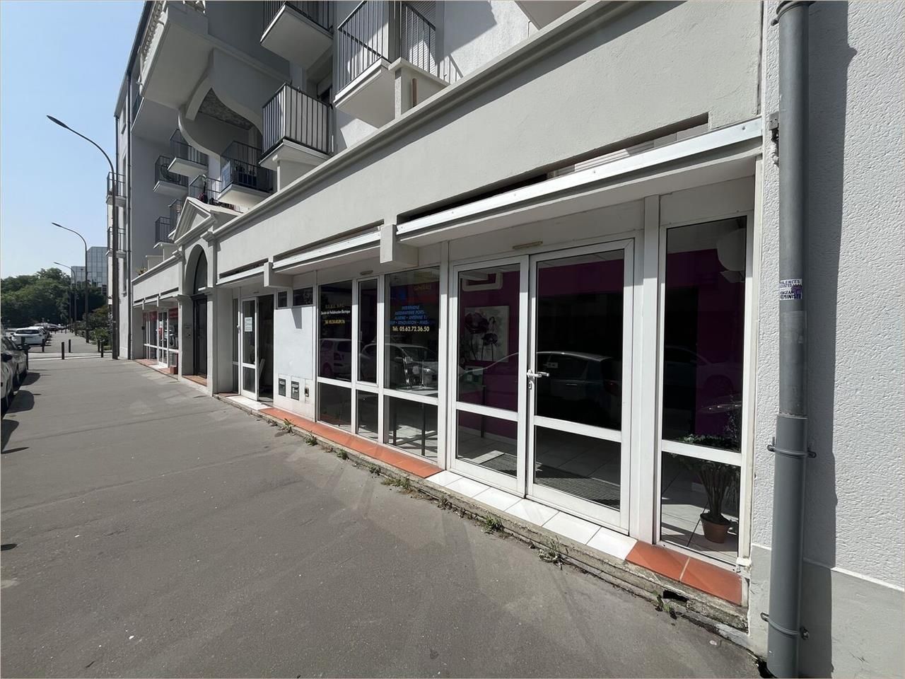 Local d'activités idéalement situé à proximité im