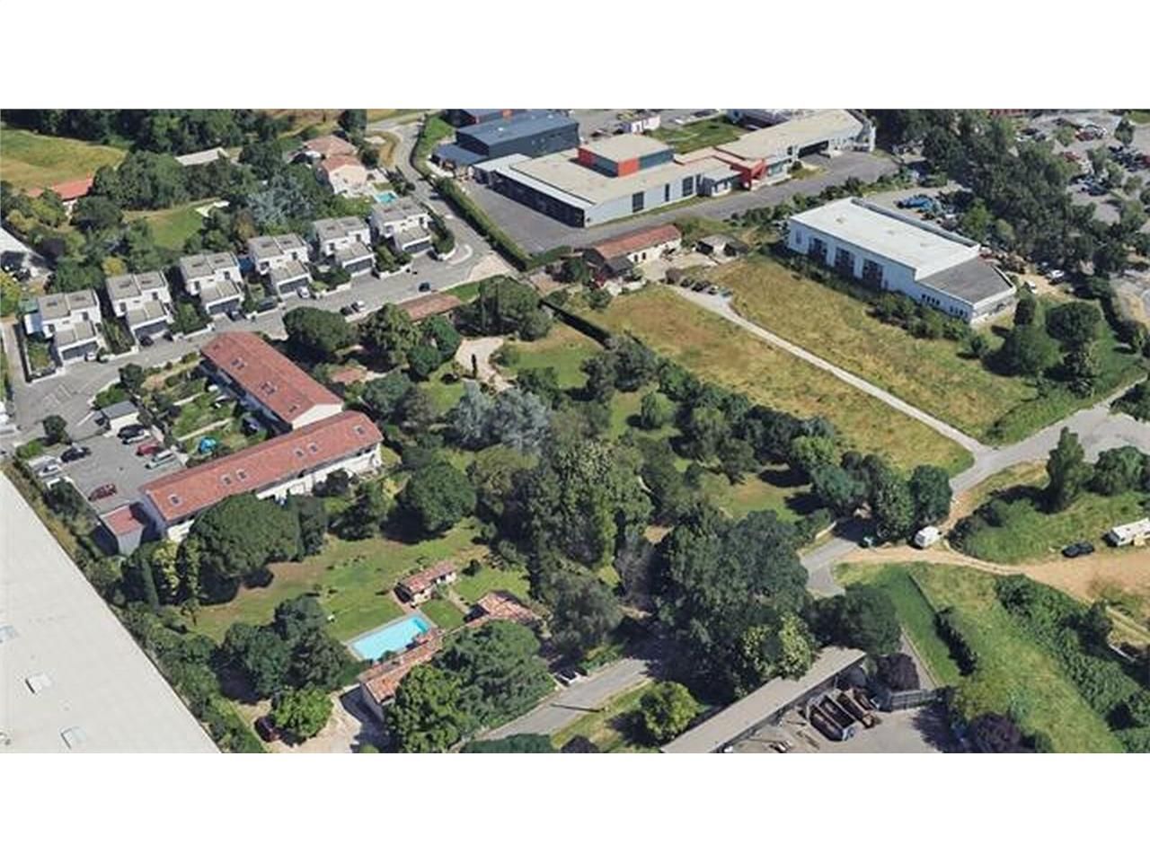 Terrain à vendre, idéalement situé au coeur de la