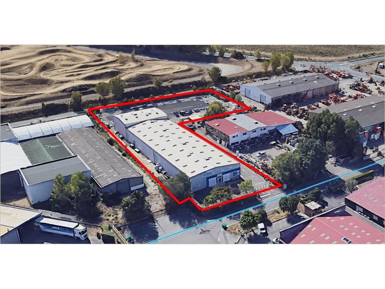 Bâtiment d'activités indépendant avec surface ext