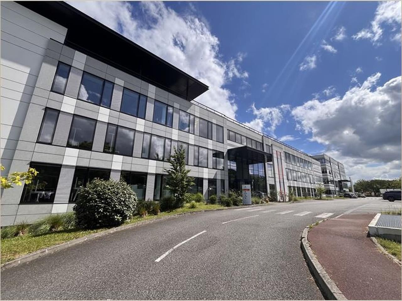 - A LOUER -  Surface de bureaux dans un immeuble 