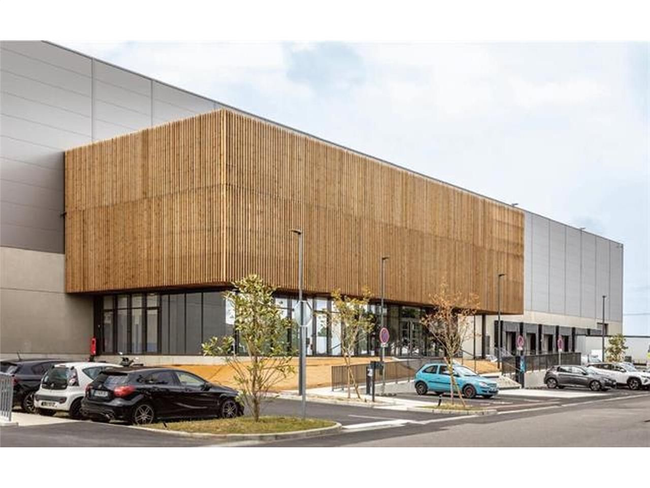 Entrepôts de classe A à louer, idéalement situé a