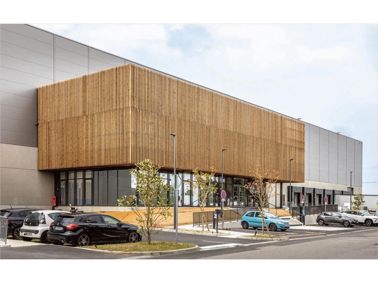 Entrepôts de classe A à louer, idéalement situé a