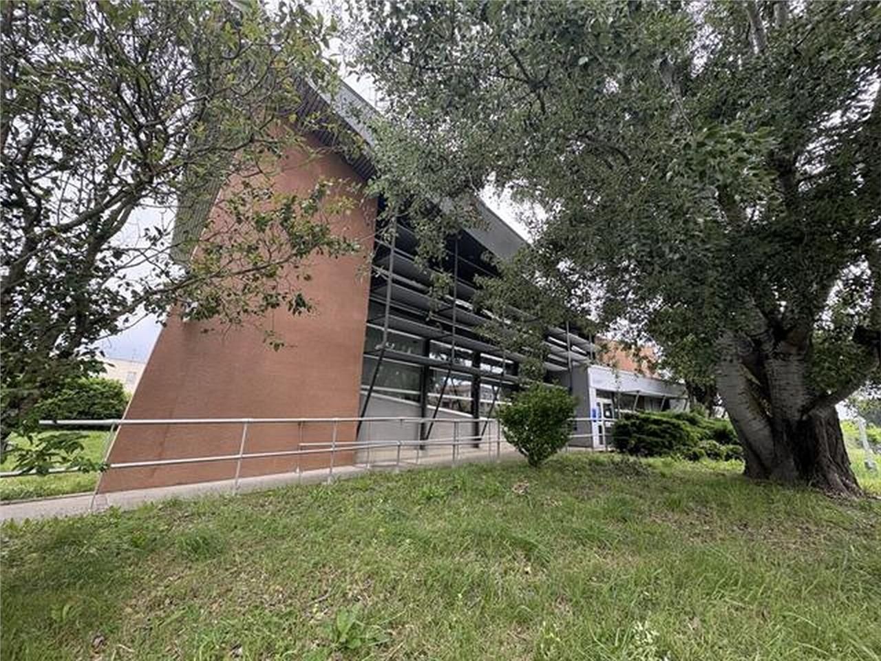 - A VENDRE - OPPORTUNITE !!  Au centre ville de S