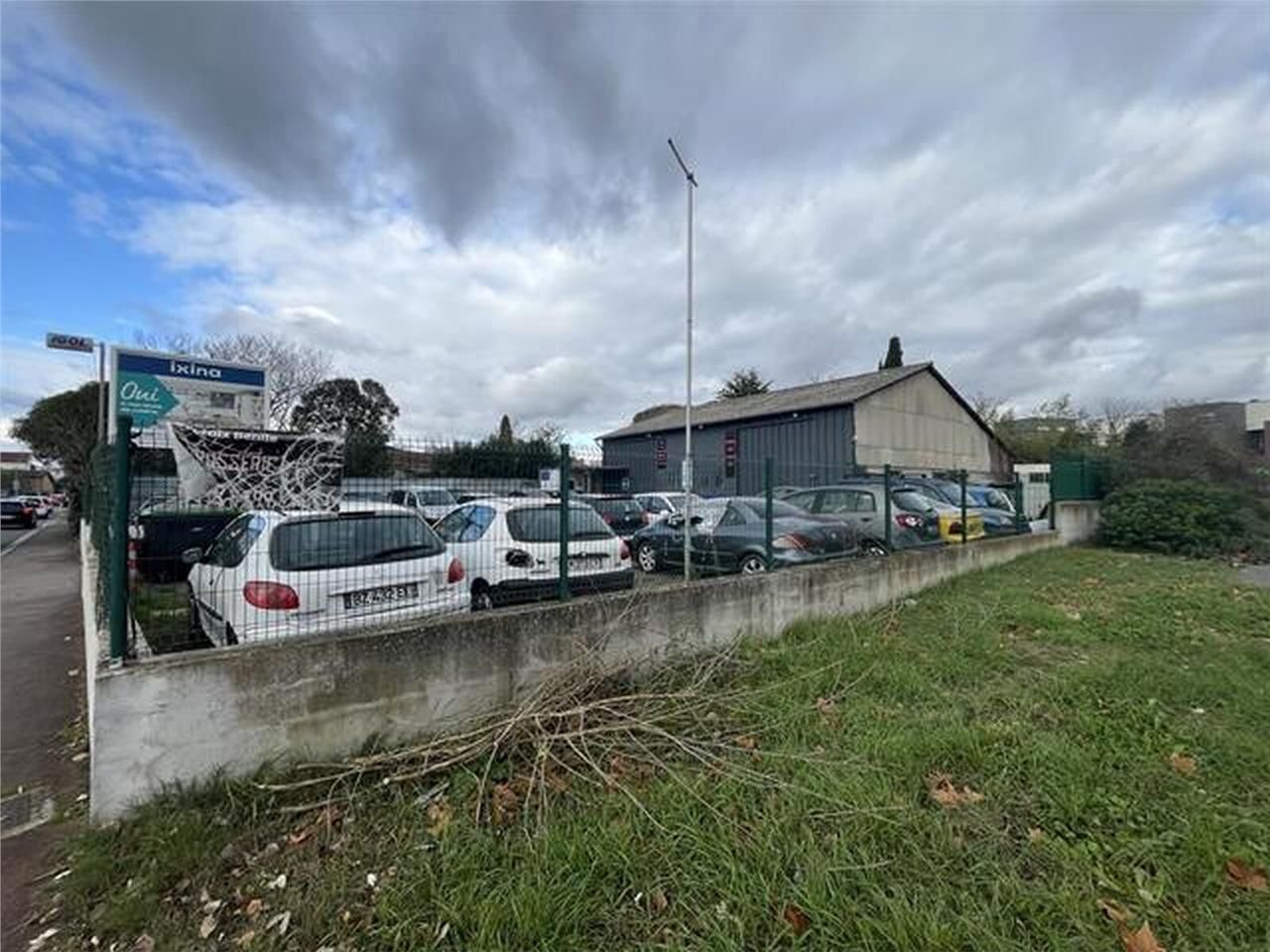 Bâtiment d'activités indépendant à vendre, à prox