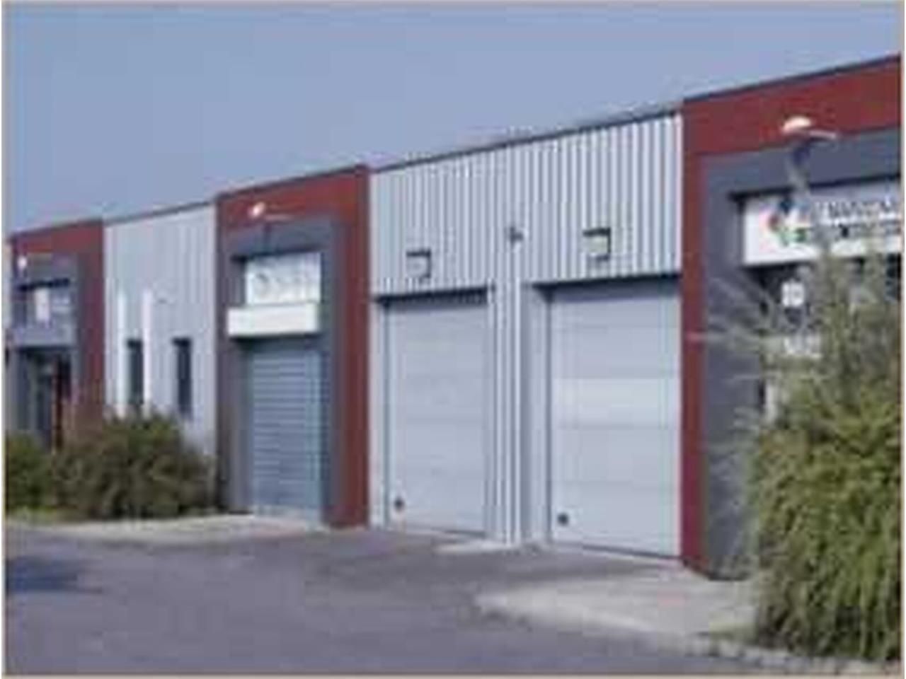 Local d'activités en très bon état dans une zone 