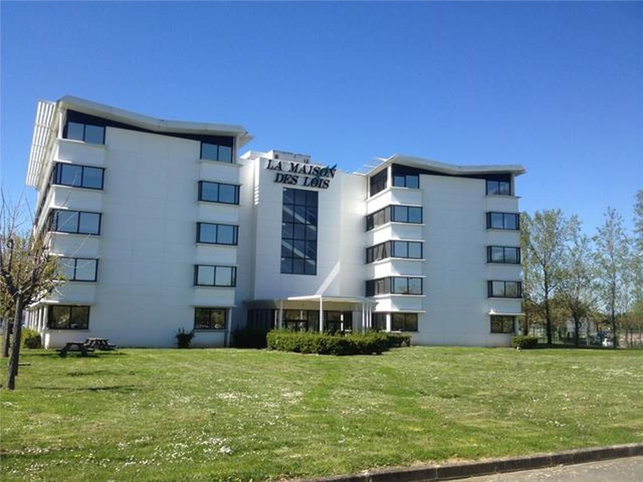 Surface de bureaux à vendre idéalement située au 