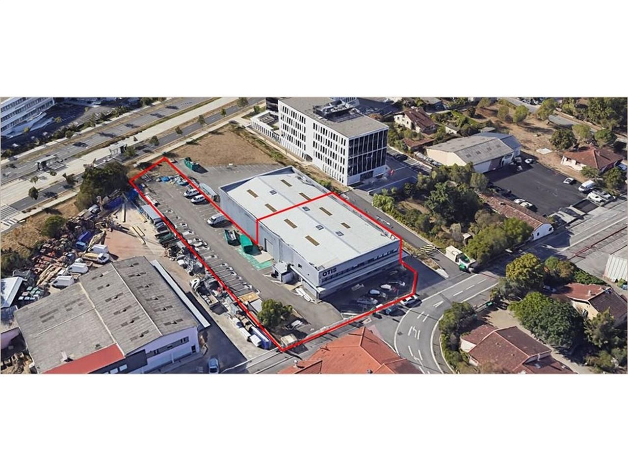 Bâtiment d'activités à louer, idéalement situé à 