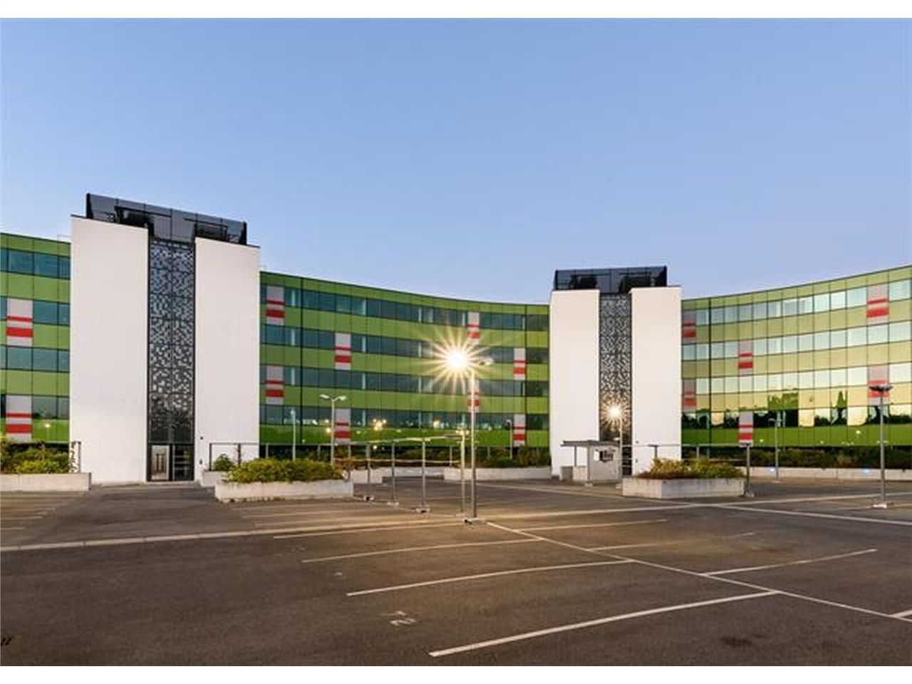 Nous vous proposons des surfaces de bureaux à la 