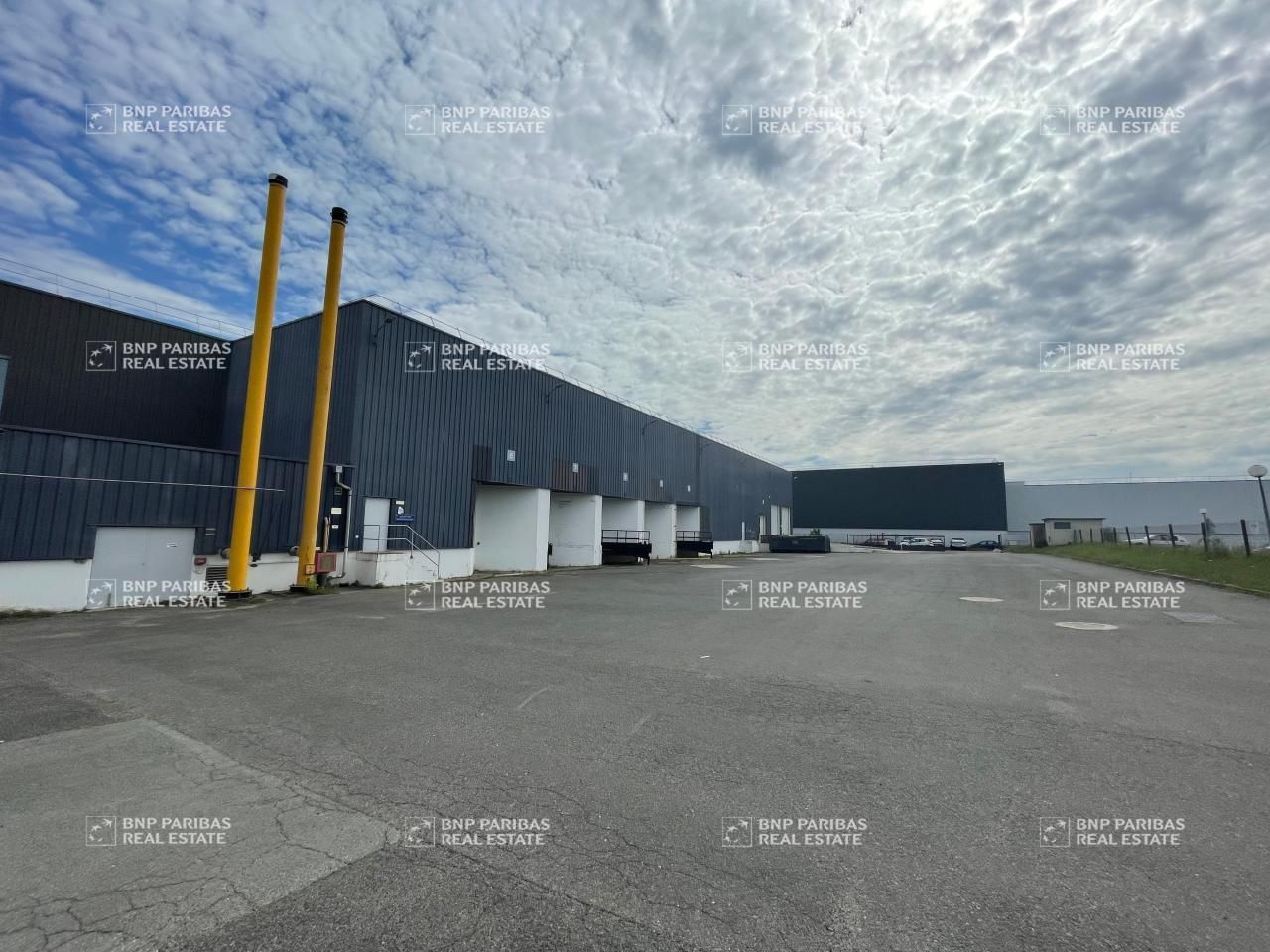 Location Entrepôts classe B 10196.4 m² non divisibles 45400 Fleury-les-aubrais