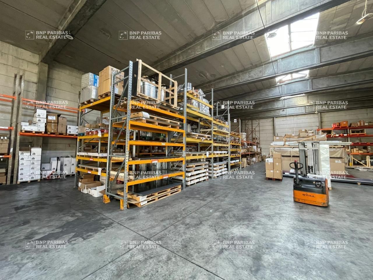 1300 m² pour ce activité en location à Lille