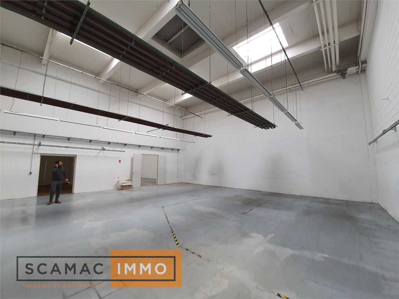 Local d'activités de 859m²