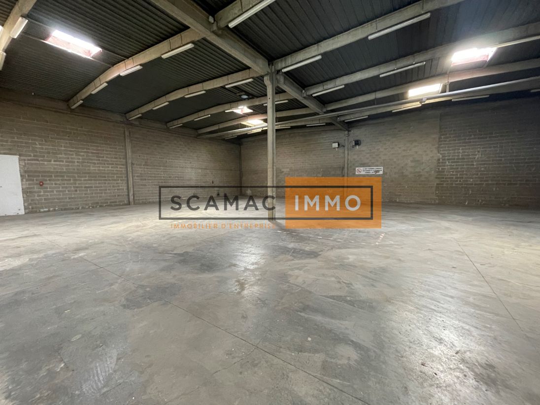 Local d'activités de 911m²