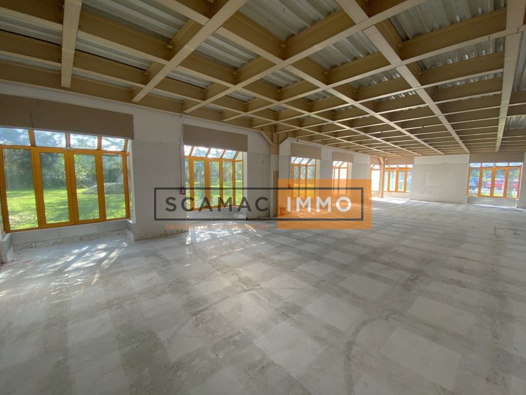 Local d'activités de 1055m²