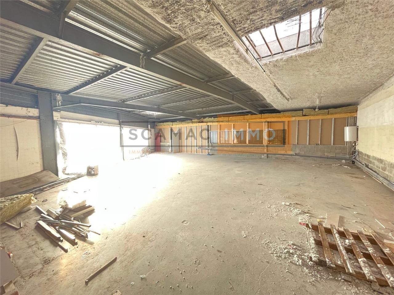 Local d'activités de 263m²