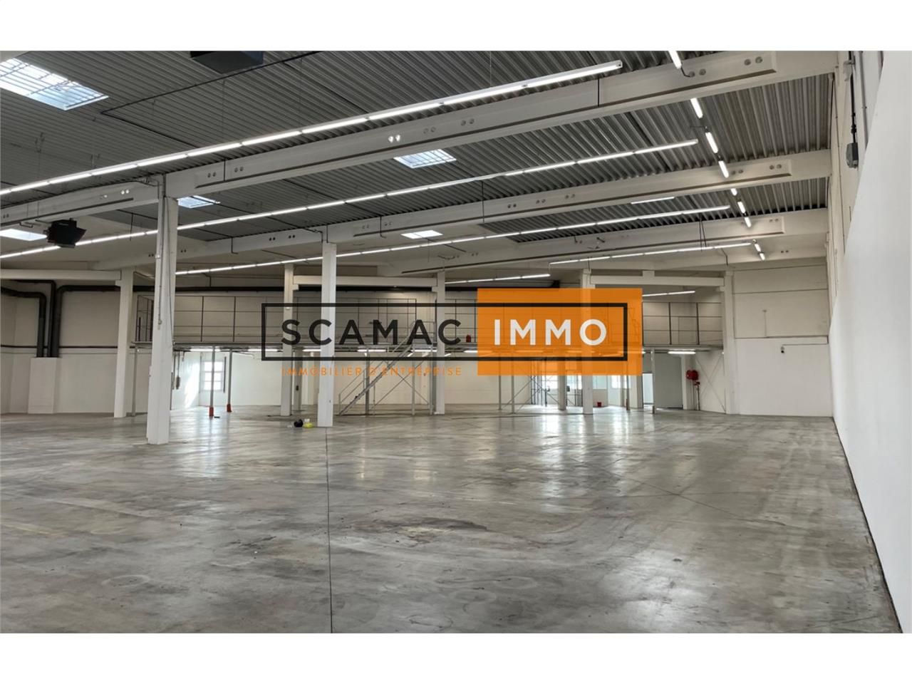 Local d'activités de 1765m²