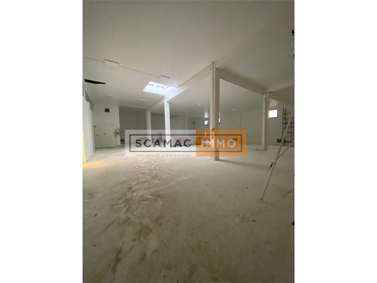 Local d'activités de 1200m²