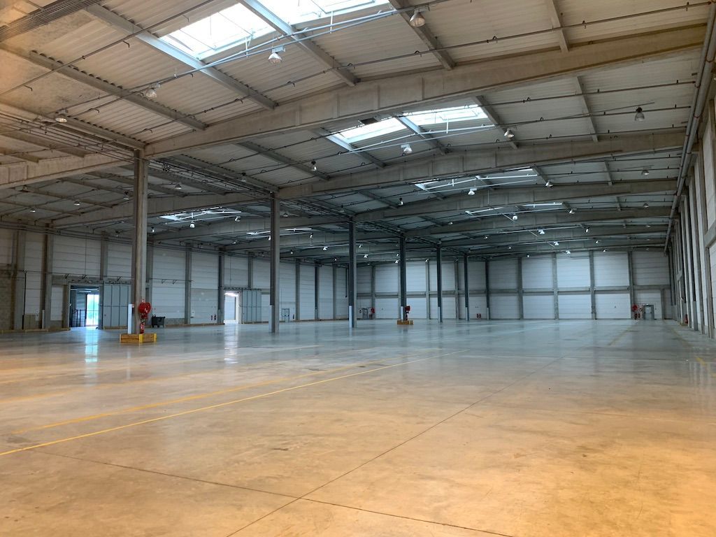 Location Entrepôt 11906 m² non divisibles