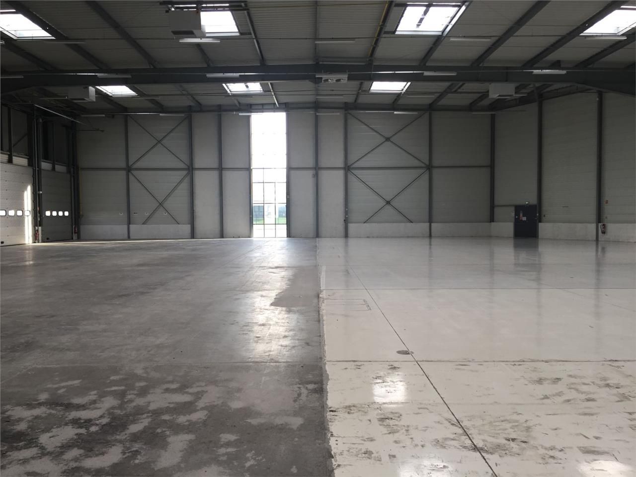 Local d'activités de 2496m²