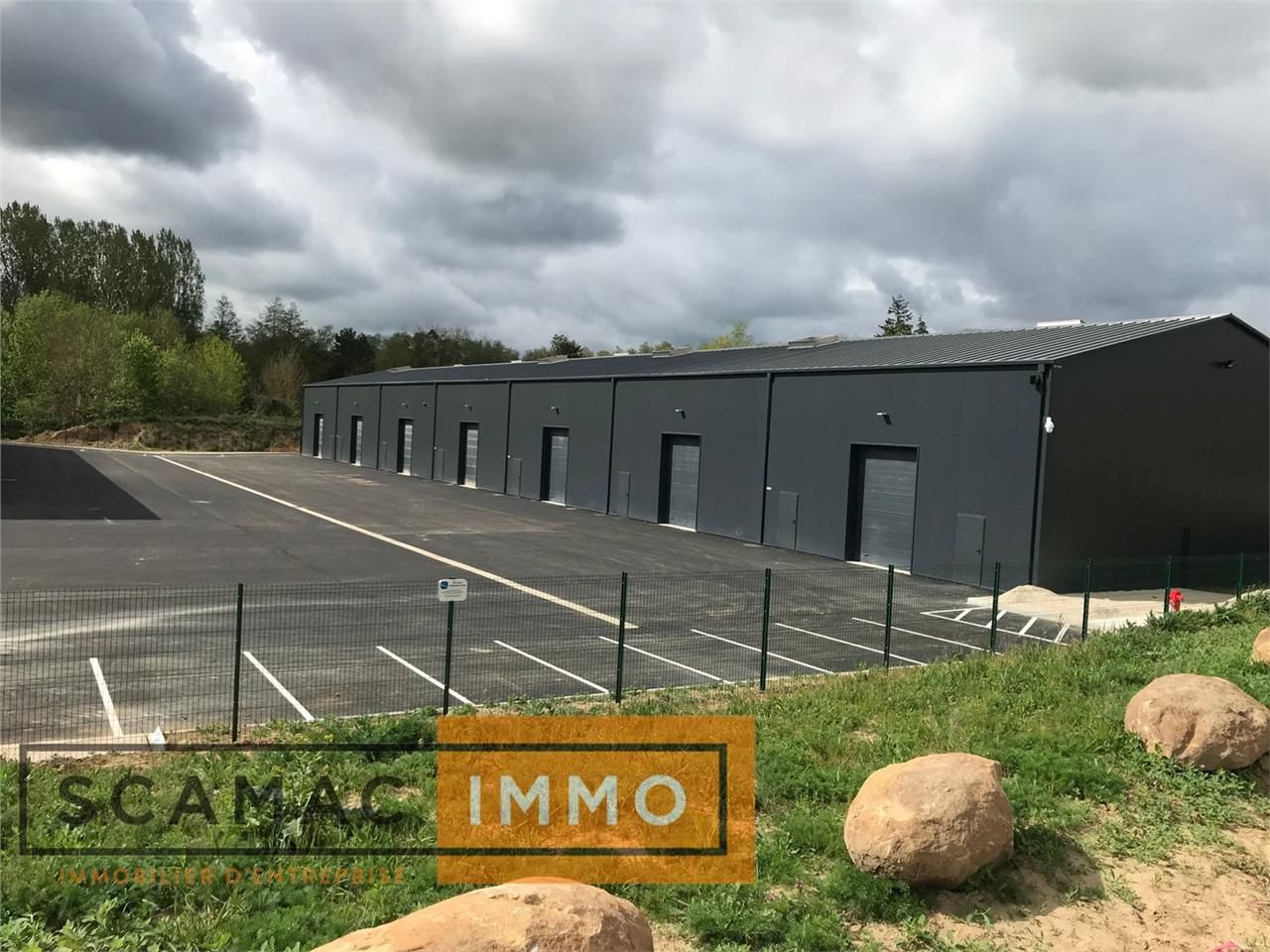 Location Local d'activités 196 m² non divisibles