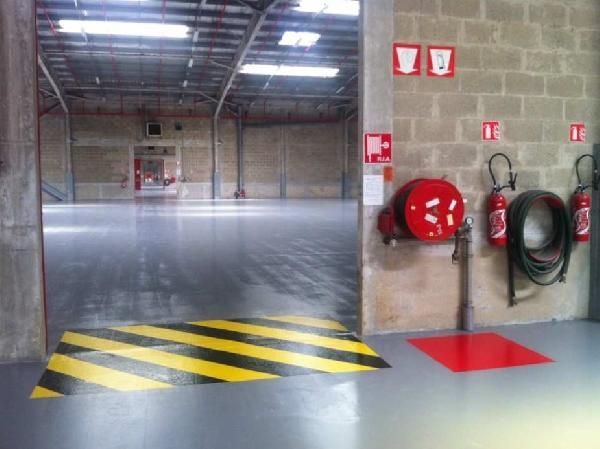 Location Entrepôt 8000 m² non divisibles