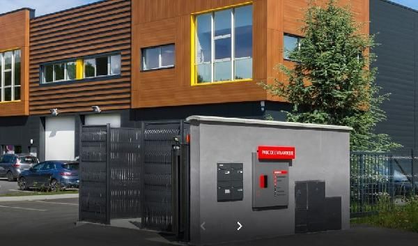 Local d'activités de 2744m²