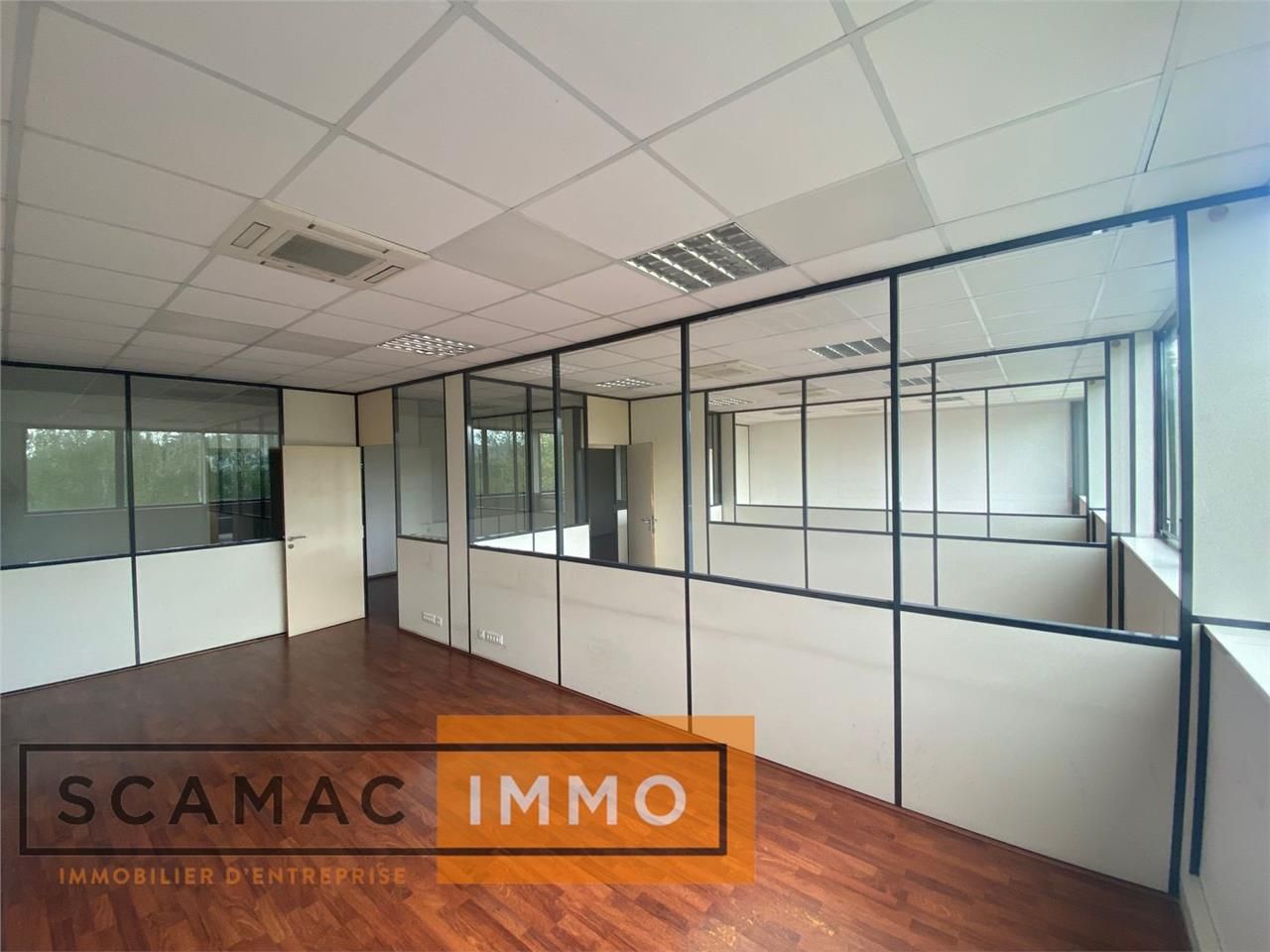 Locaux mixtes de 717m²