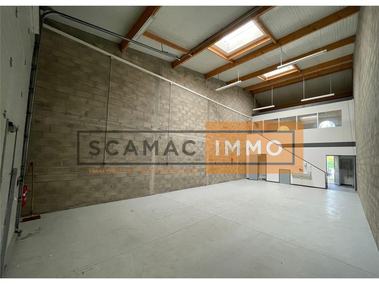 Location Local d'activités 121 m² non divisibles