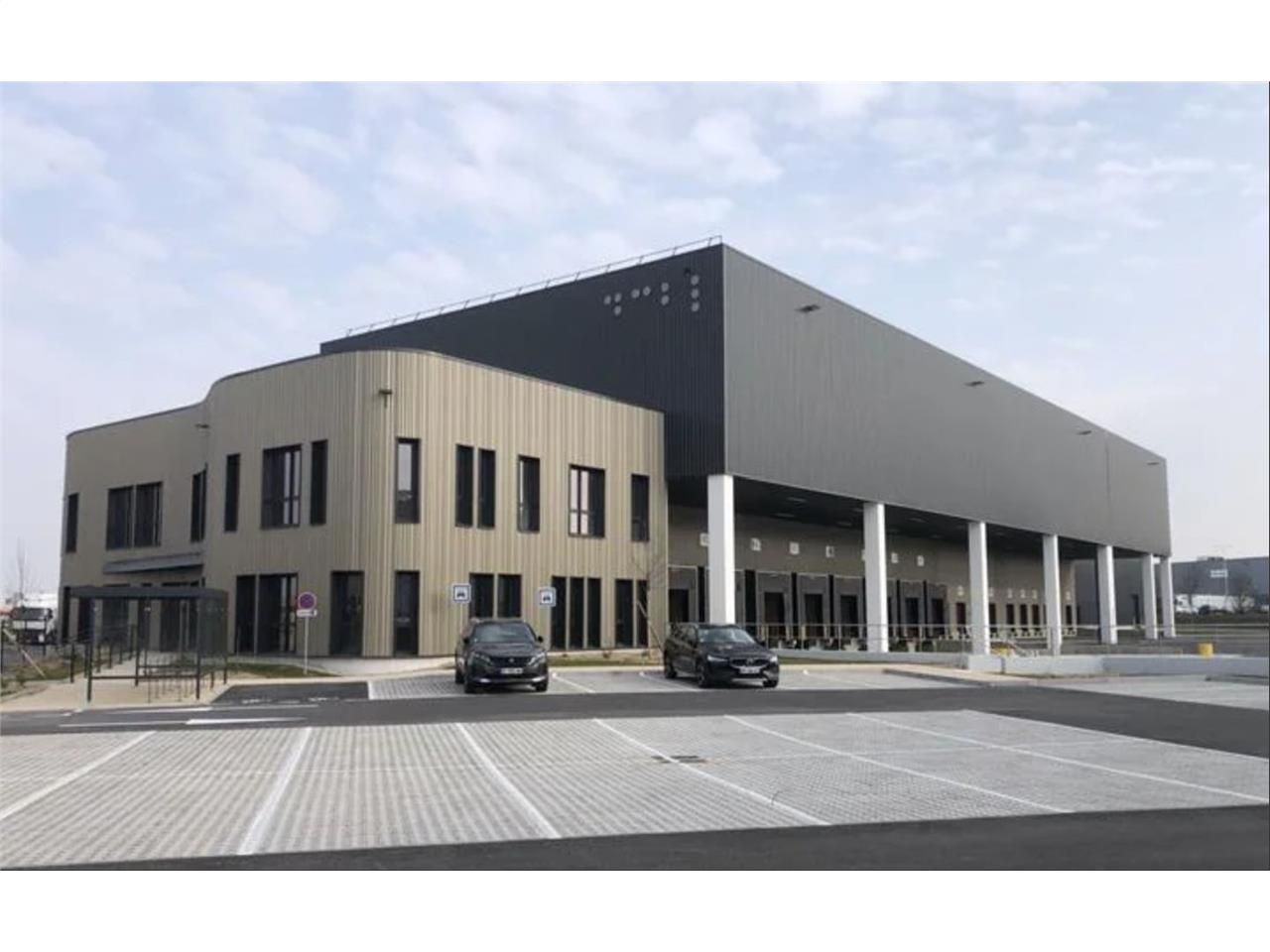 Location Entrepôt 5402 m² non divisibles