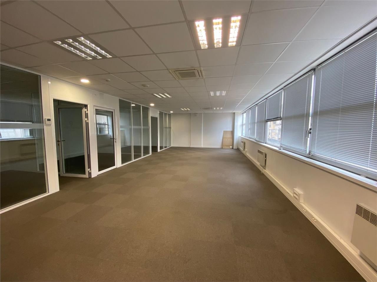 Location Bureaux 162 m² non divisibles