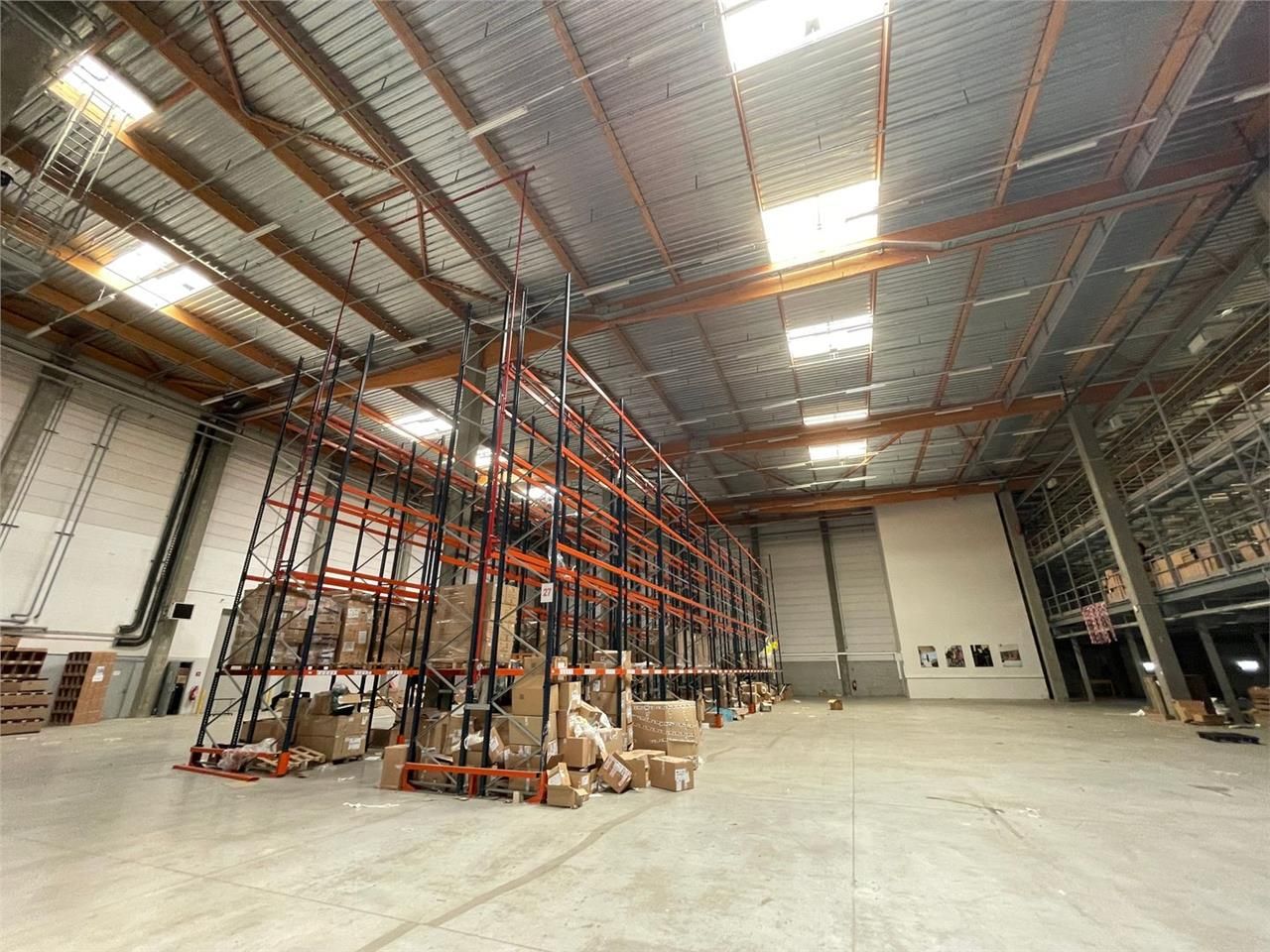 Location Entrepôt 13096 m² non divisibles